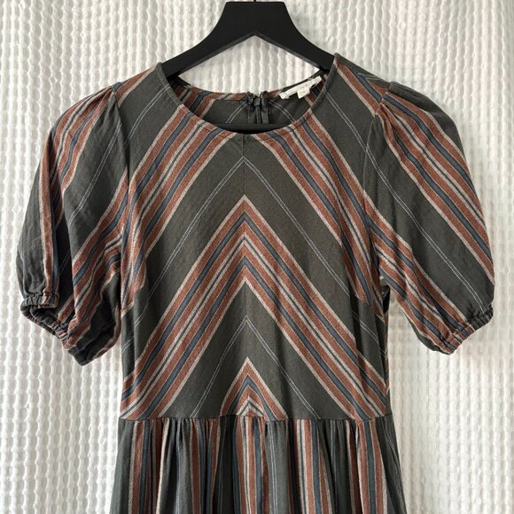 Day to Day Blu Pepper small neutral chevron pattern dress puff sleeves pockets - Picture 5 of 5
